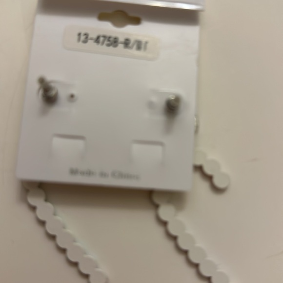 NWT A set of 3 white Christmas earrings with blings. - Picture 5 of 5